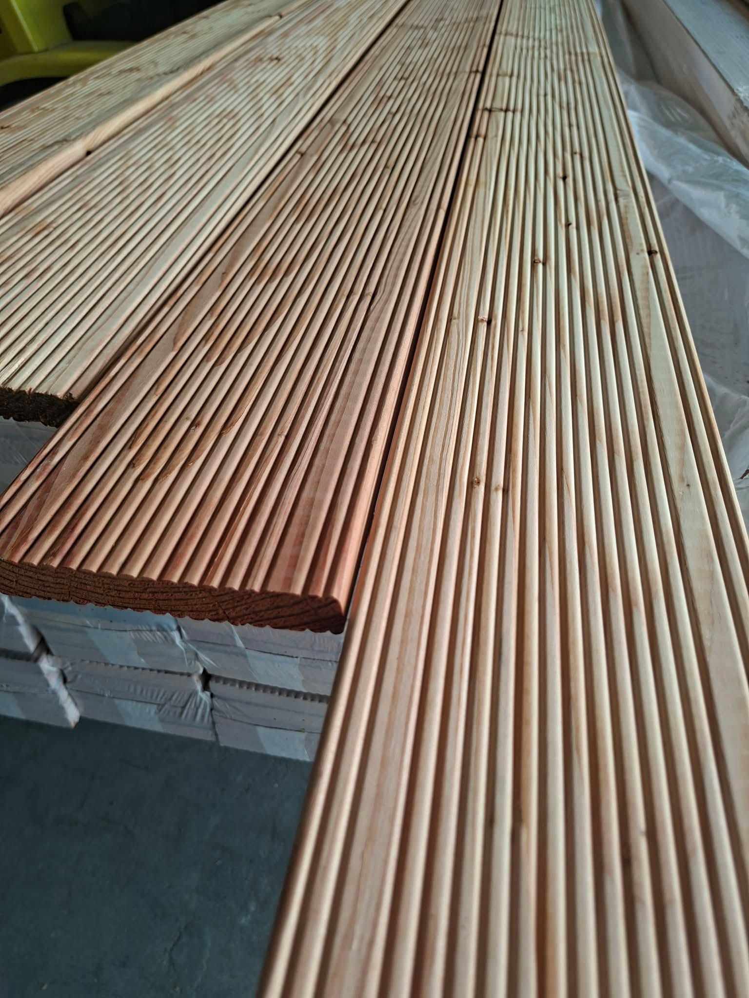 21x142mm Vörösfenyő teraszburkolat "B" - Image 2