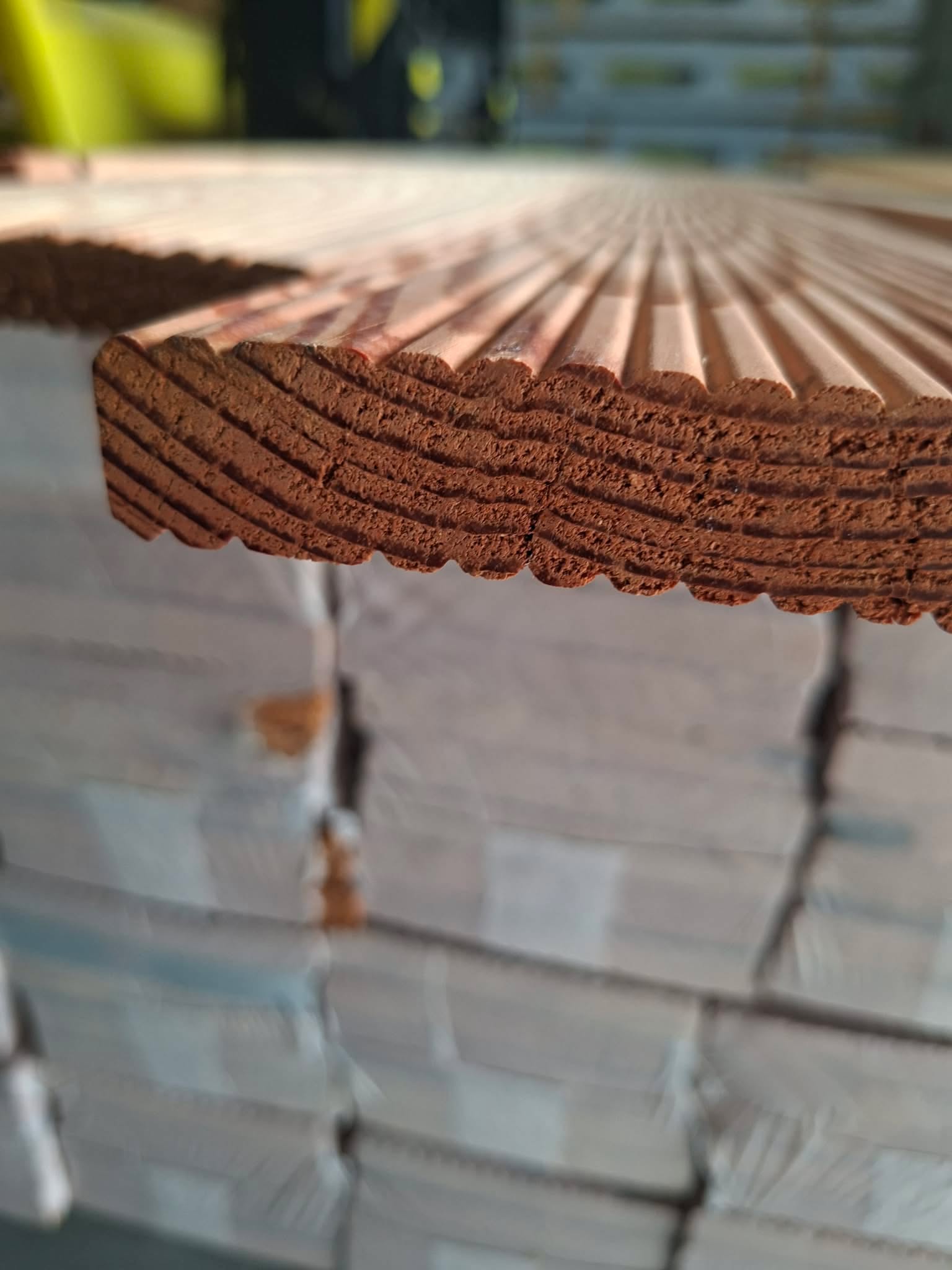 21x142mm Vörösfenyő teraszburkolat "B" - Image 3